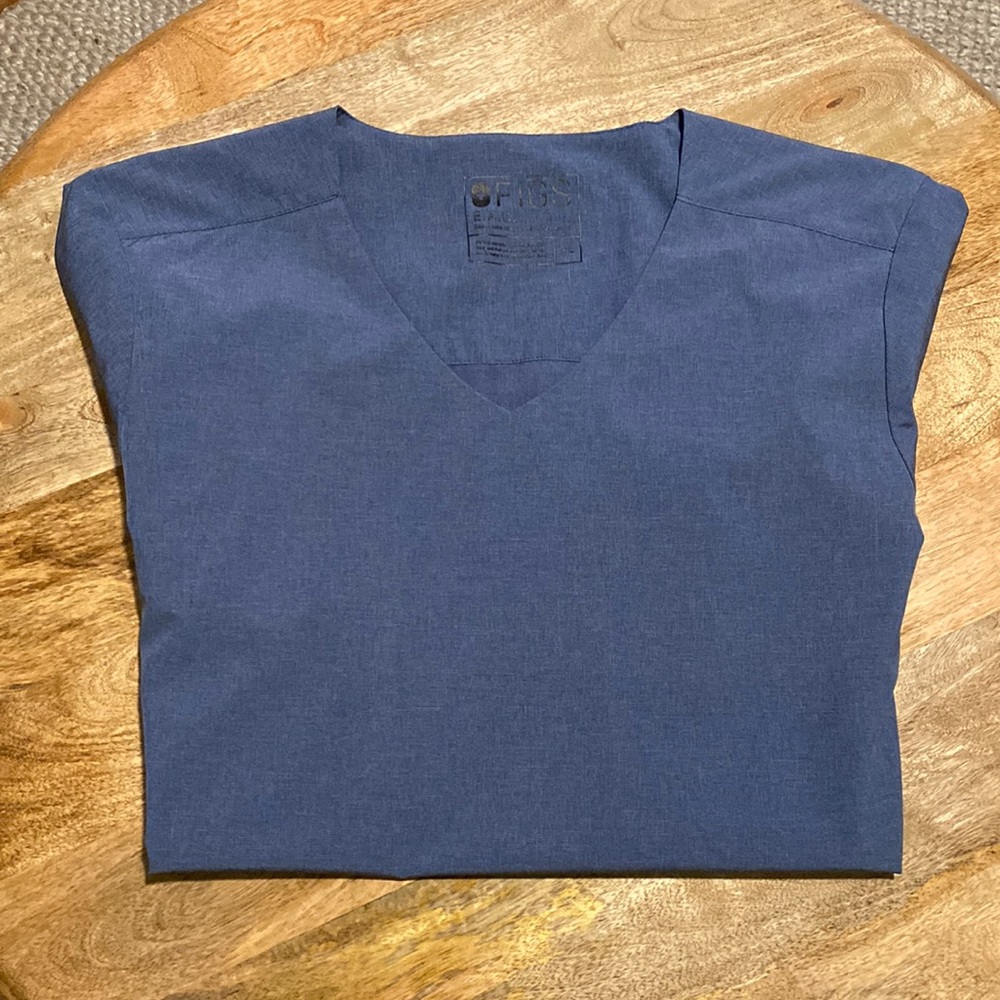 FIGS Casma Three Pocket Women Scrub Top